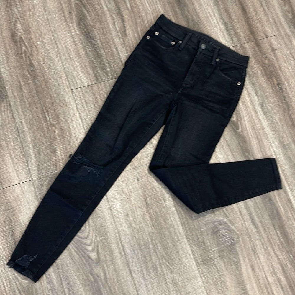 American Eagle Super High Rise Jegging Ripped Double Knee and Raw Hem